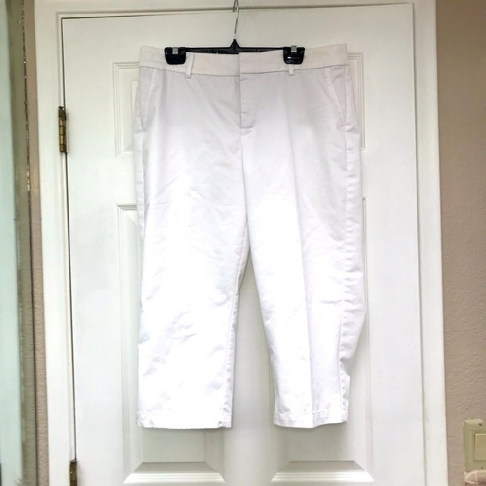 Dockers Women's Flat Front White Khakis Pants-Size 14M